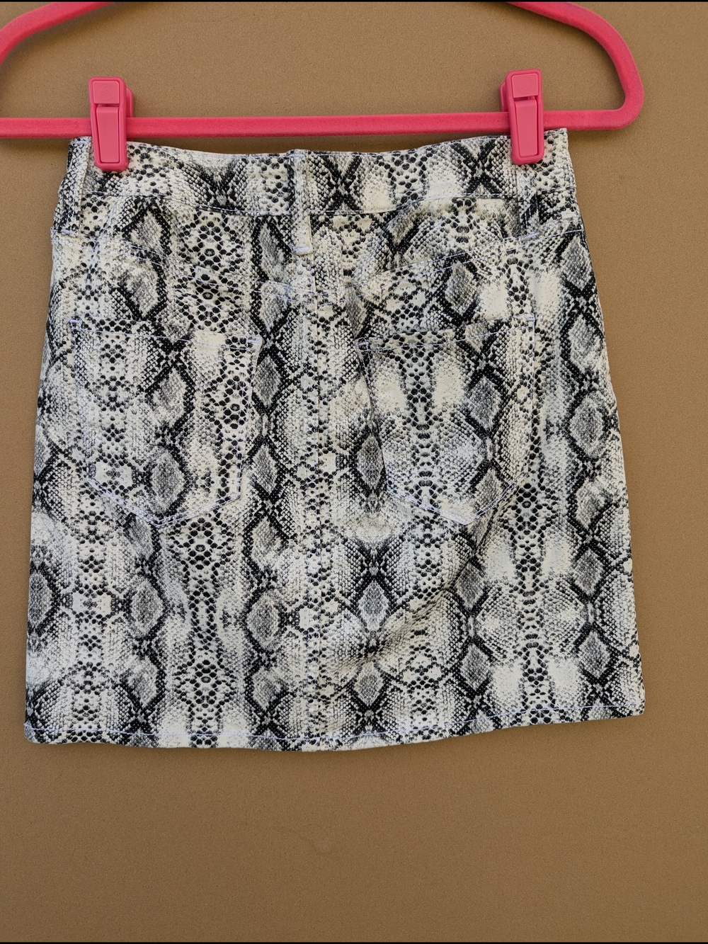 Arizona Jean Co Snakeskin Print Denim Mini Skirt Grey Black Baddie Size 3 Womens - Picture 2 of 8
